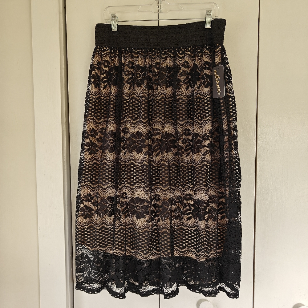Metrowear skirt in size xl, new with tags.